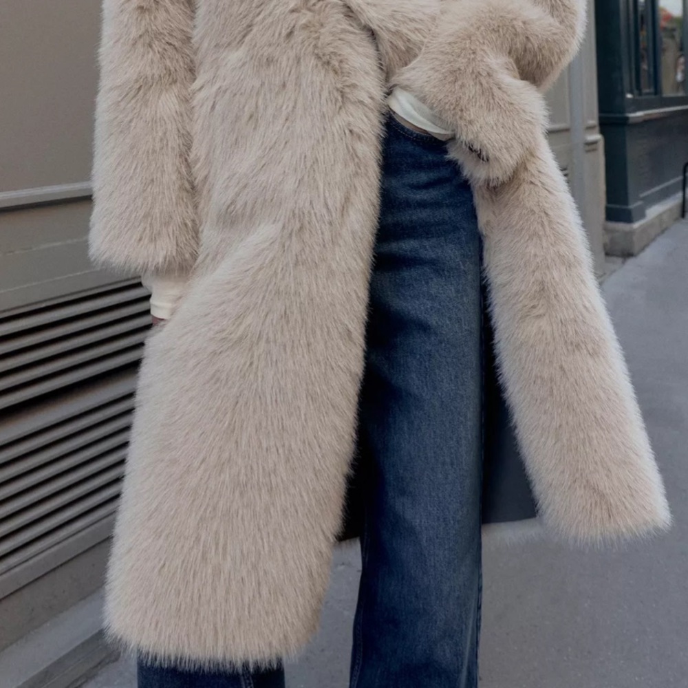 2026 ZARA REVERSIBLE FAUX FUR Coat - Picture 3 of 6